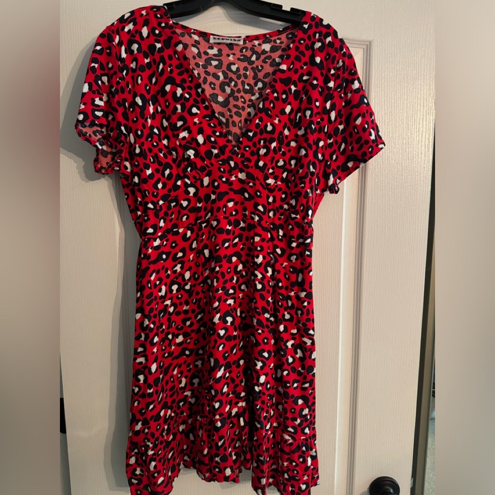 Beautiful leopard red white and black print